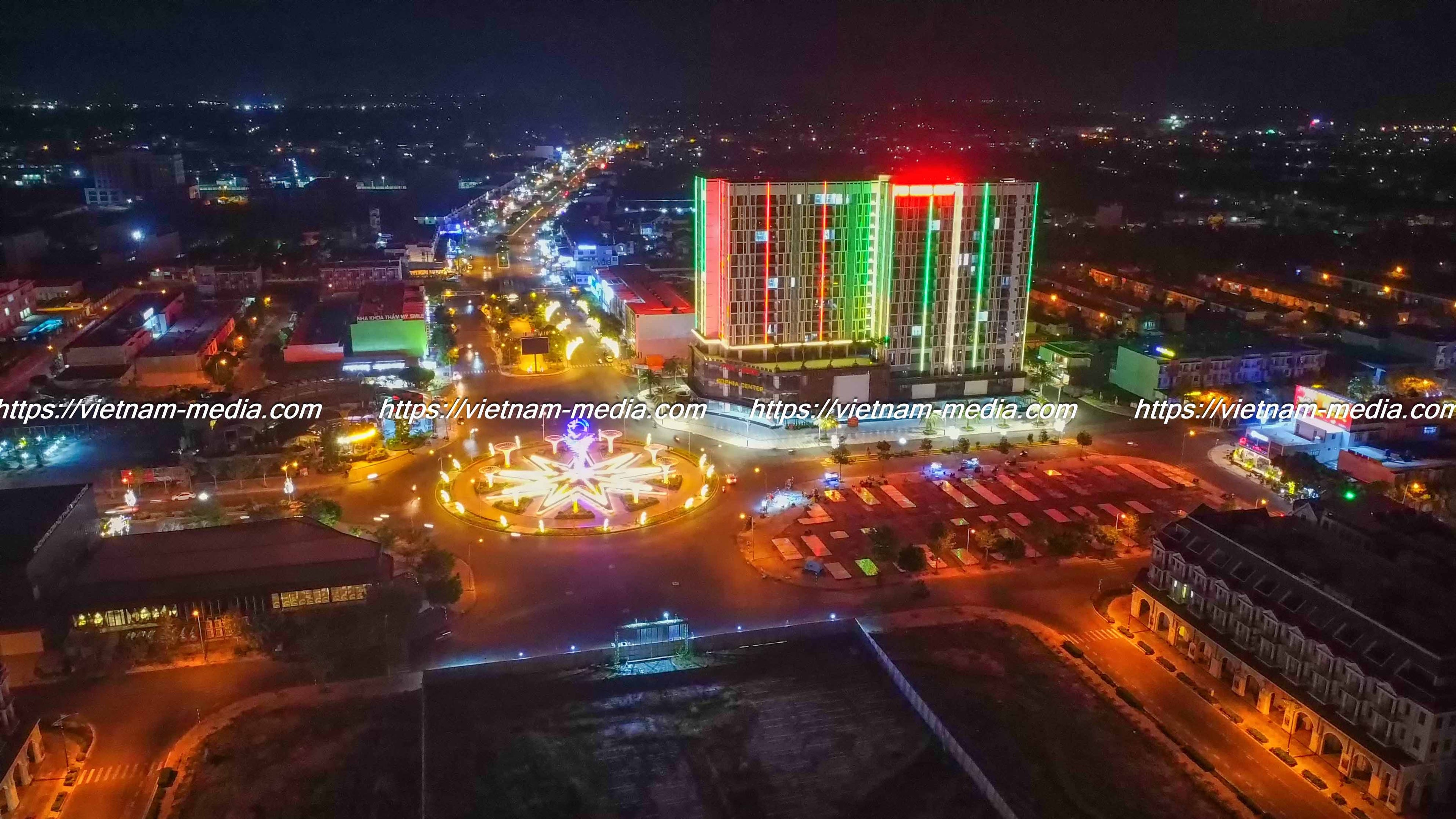 ĐÊM THÀNH PHỐ LẤN BIỂN