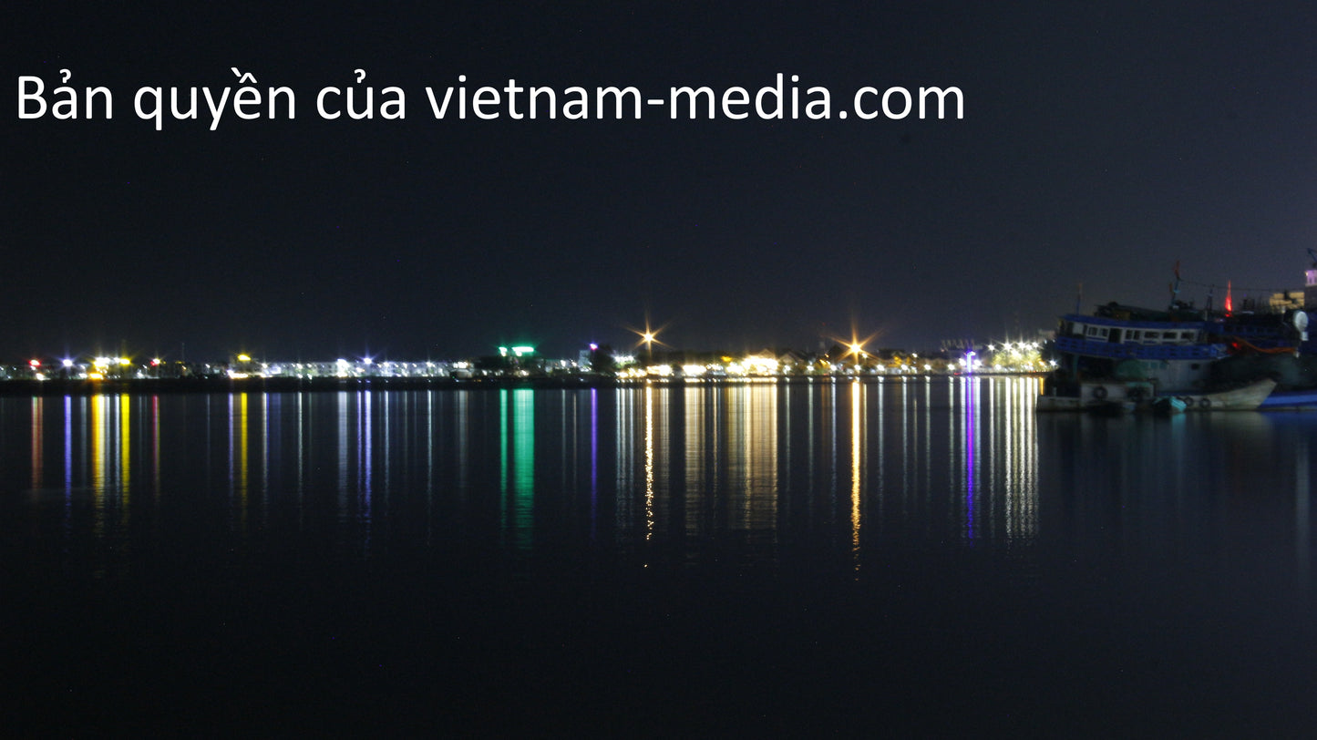 Bình Yên Trên Sóng Nước – Tác phẩm nhiếp ảnh đêm tại cảng biển Việt Nam