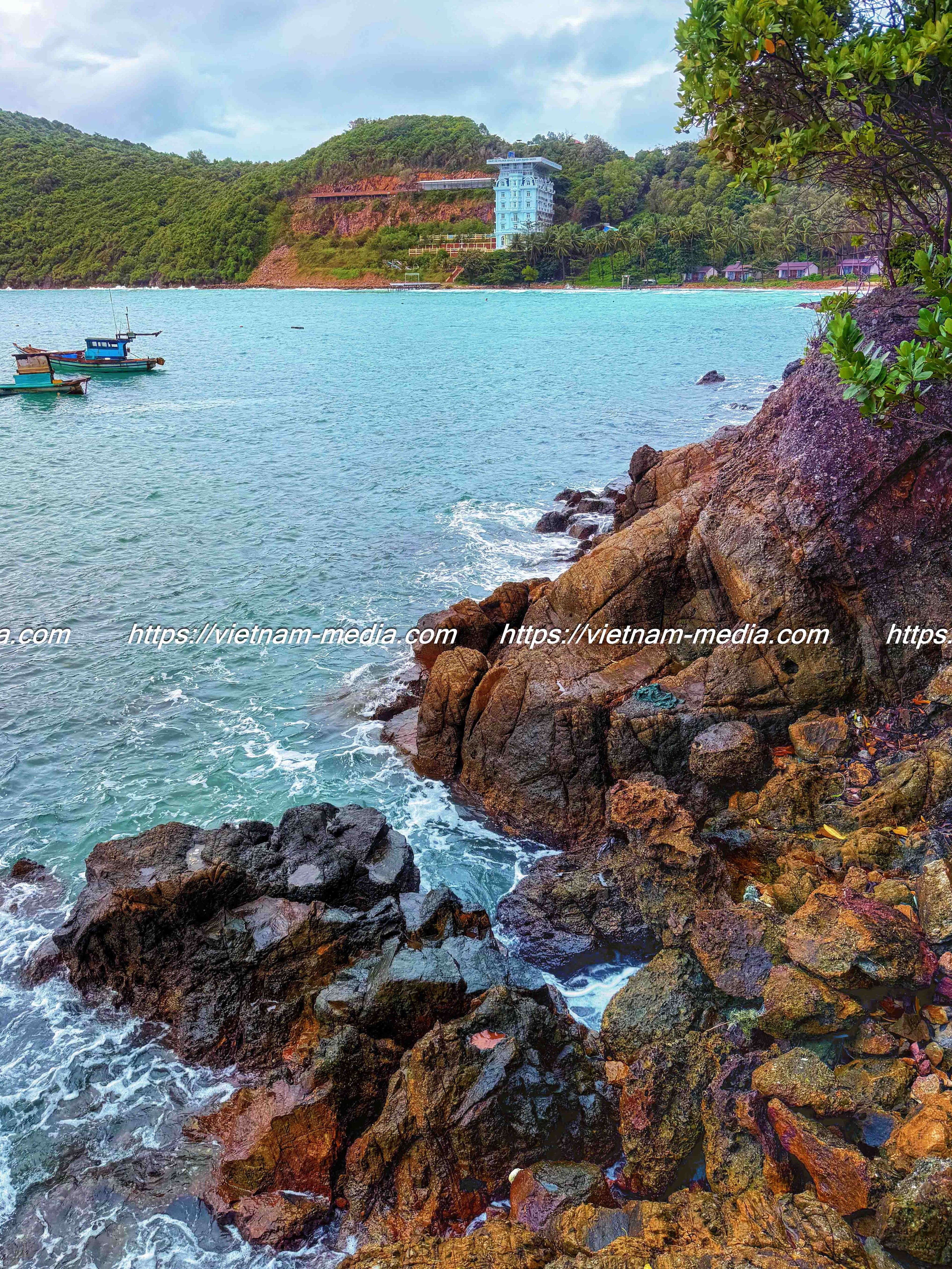 QUAY ĐẦU LÀ BỜ