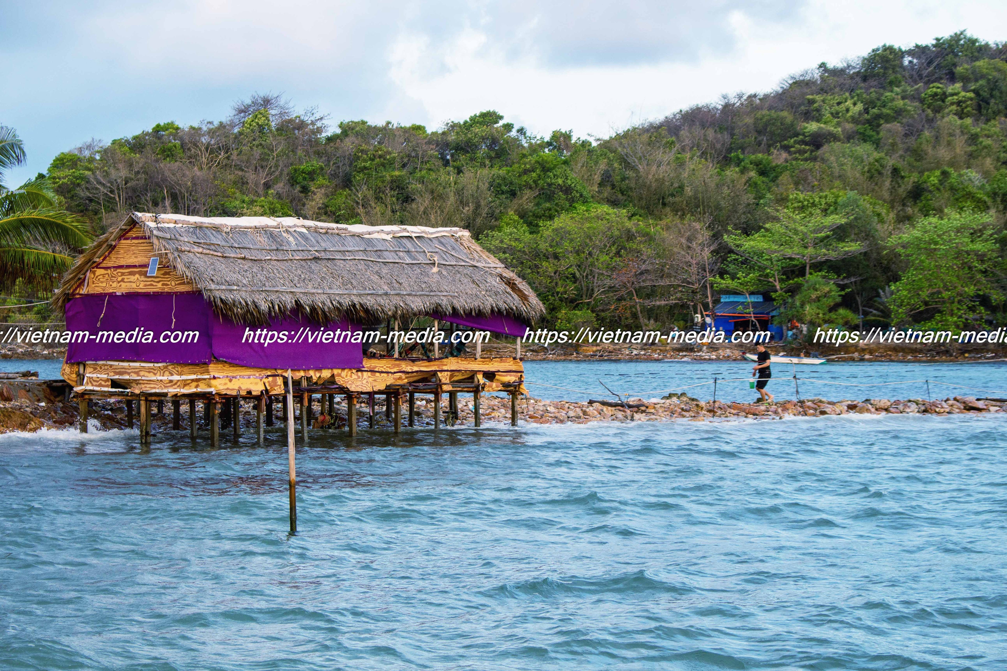 QUAY TRỞ VỀ