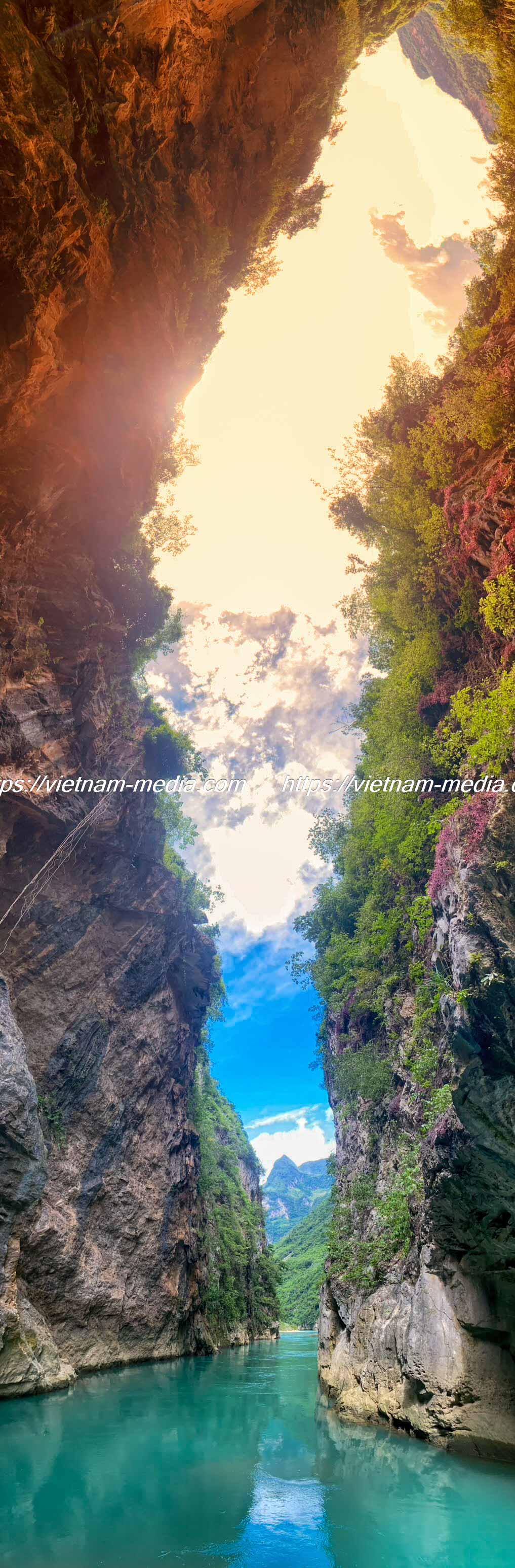 SẮC MÀU BUỔI SỚM