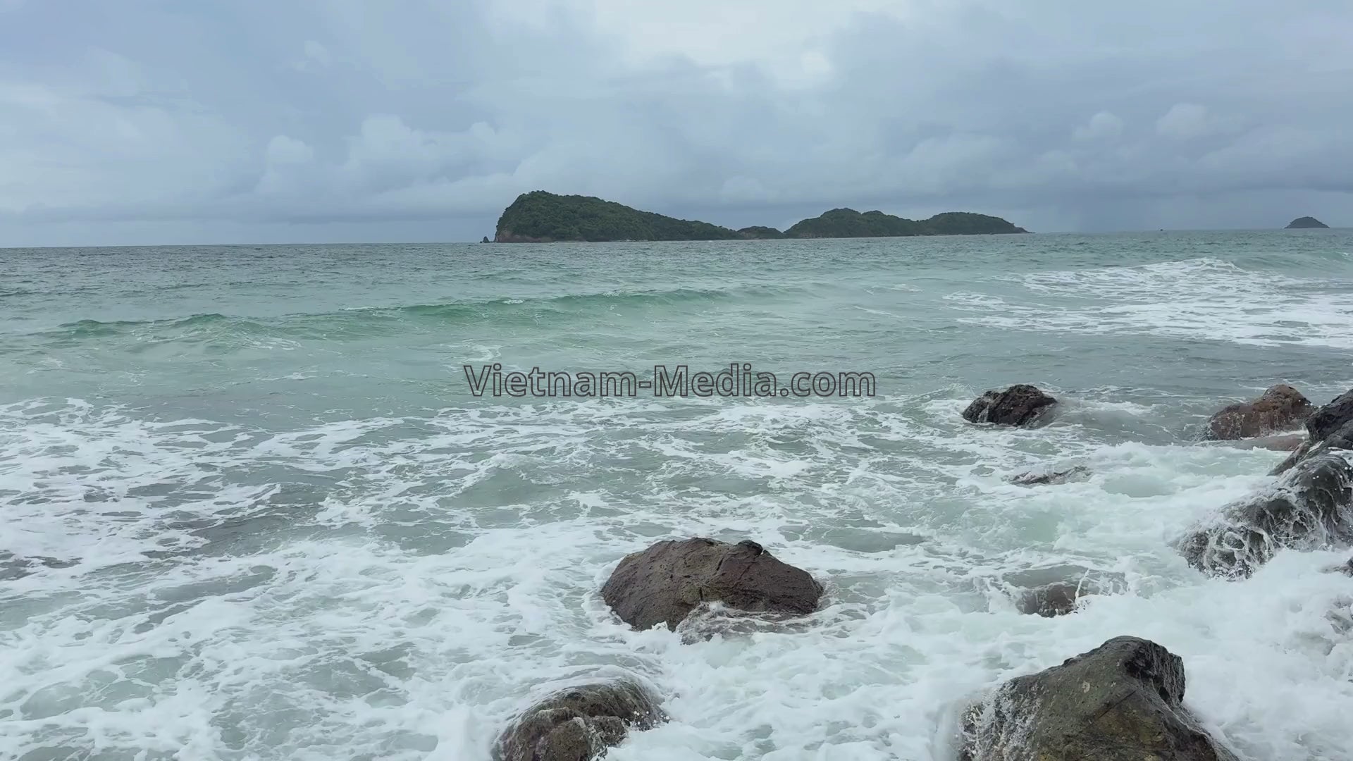 [VIDEO] BIỂN VÀ NHỮNG ĐÁM MÂY TRÔI